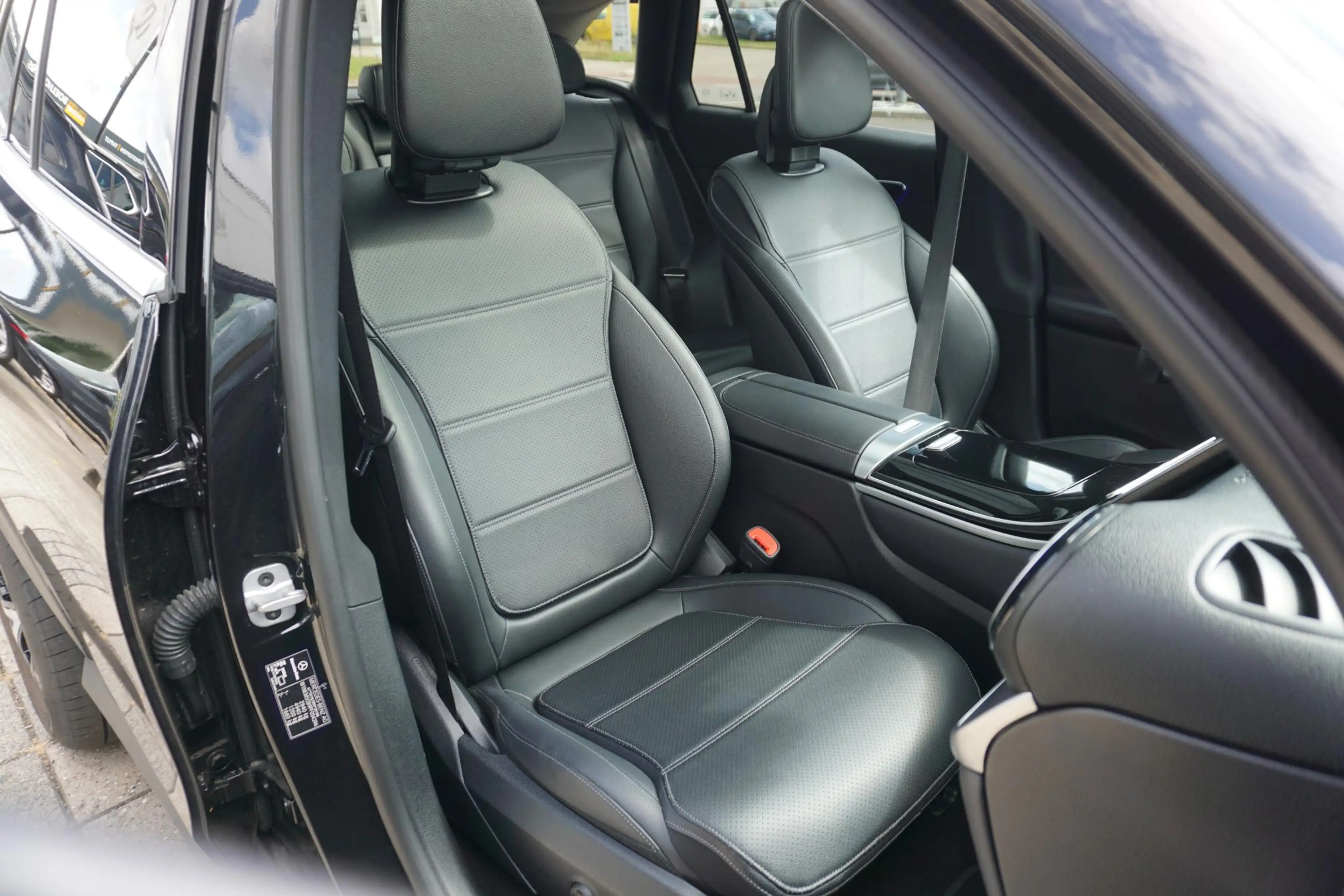 Mercedes-Benz GLC 300 300e 4MATIC Luxury Line | PANO | Trekhaak | LED — photo 4