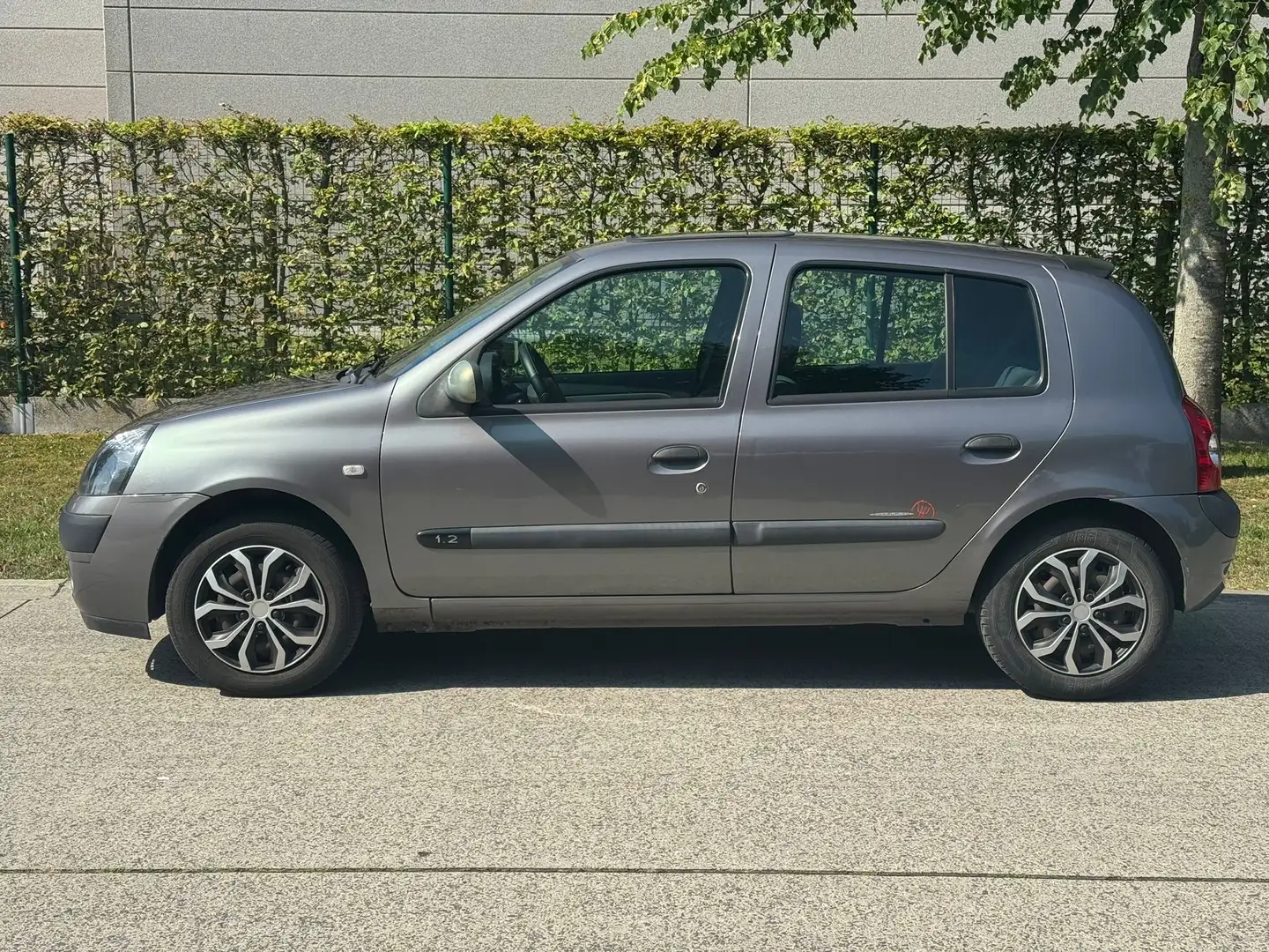 Renault Clio Clio 1.2 16V Authentique Grijs - 1