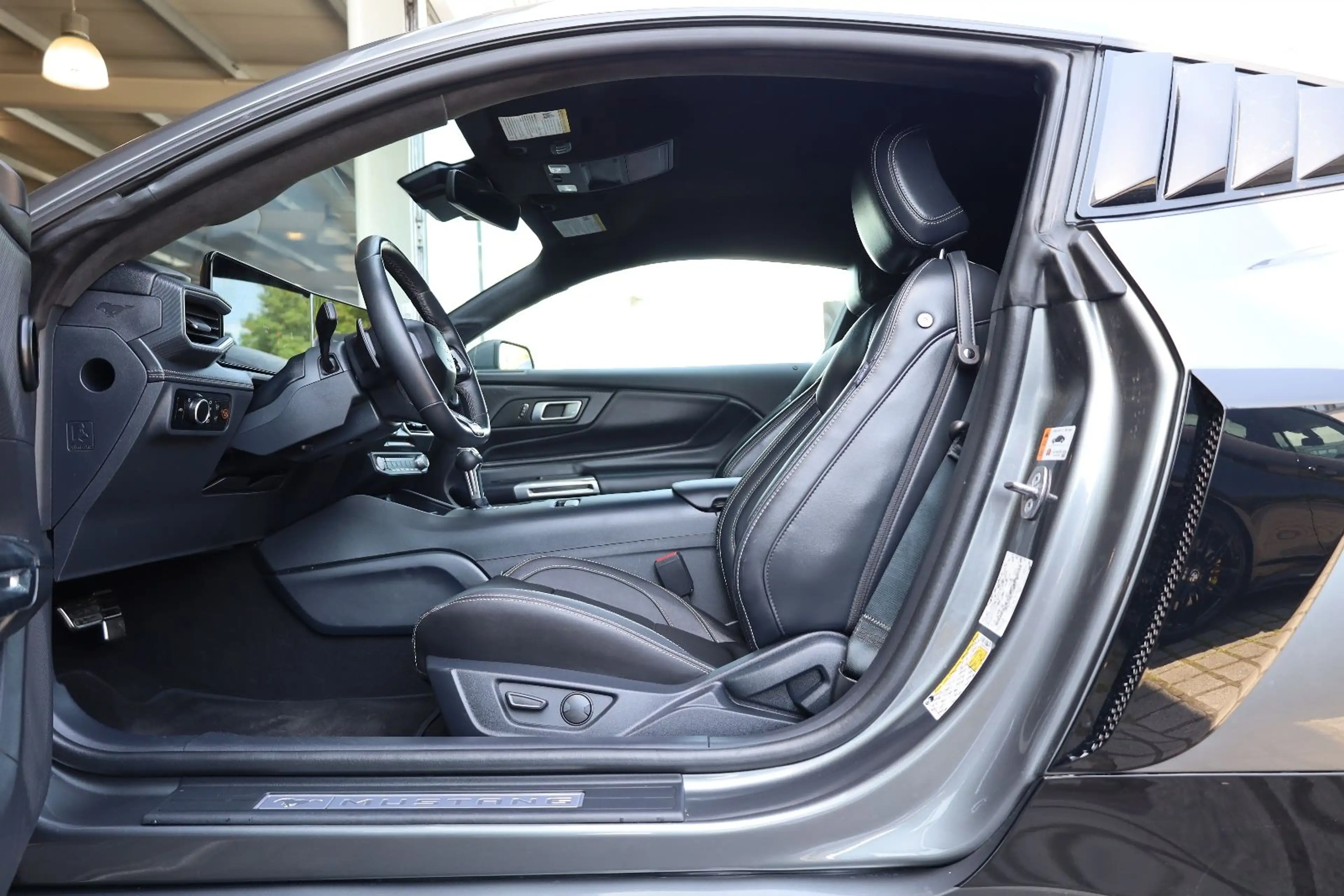 Ford Mustang 5.0 Ti-VCT V8 GT/SHZ/SBL/LHZ/TOTW/R19 — photo 9