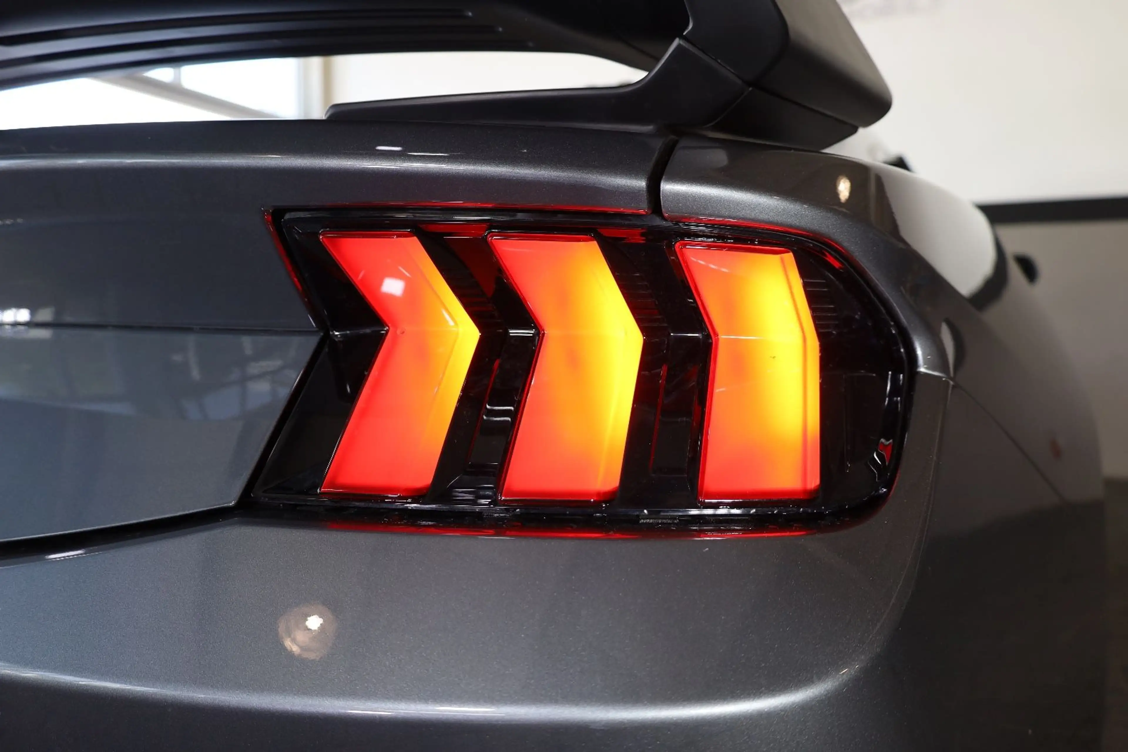 Ford Mustang 5.0 Ti-VCT V8 GT/SHZ/SBL/LHZ/TOTW/R19 — photo 7