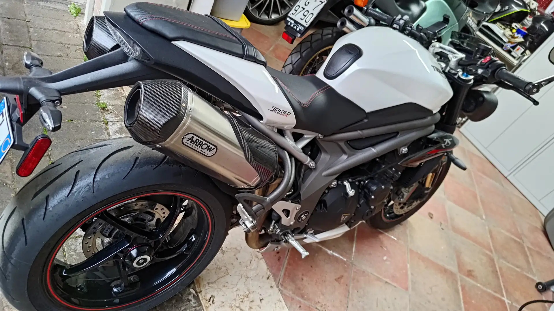 Triumph Speed Triple 1050 Rs Alb - 2