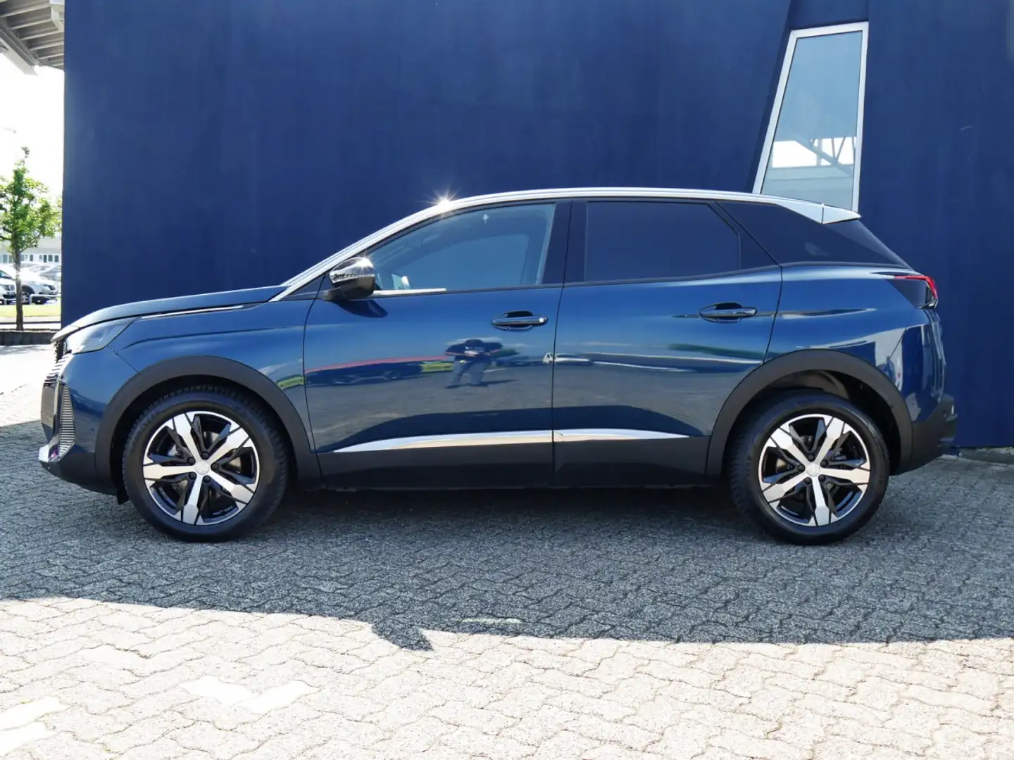 Peugeot 3008 Allure Pack 130 PT Aut+AHK+Sitzheizung+Navi Klima Blau - 2