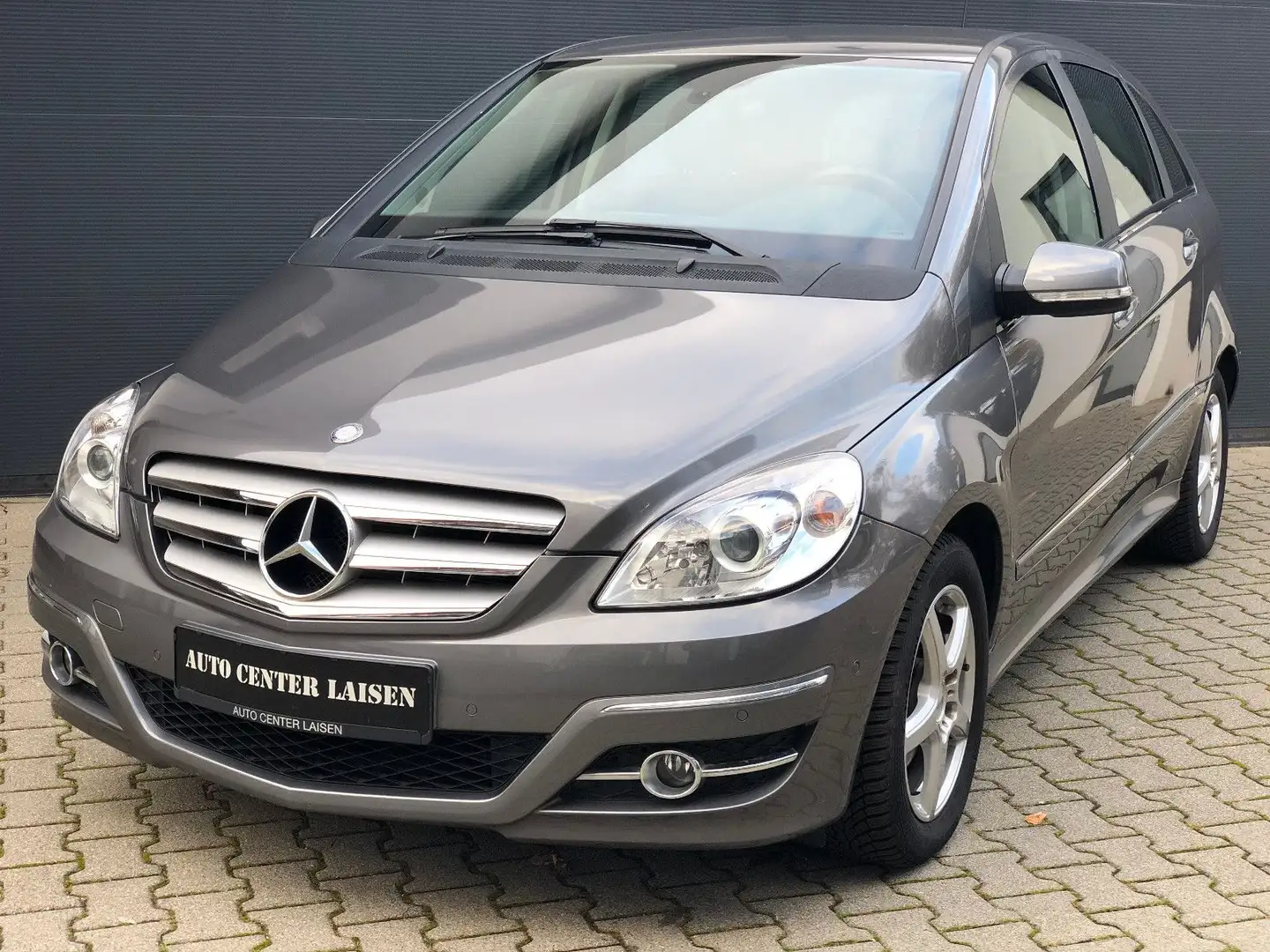 Mercedes-Benz B 180 Sport Automatik Klima PDC Sitzheizung Grau - 1