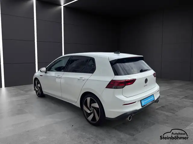 Volkswagen Golf view 4