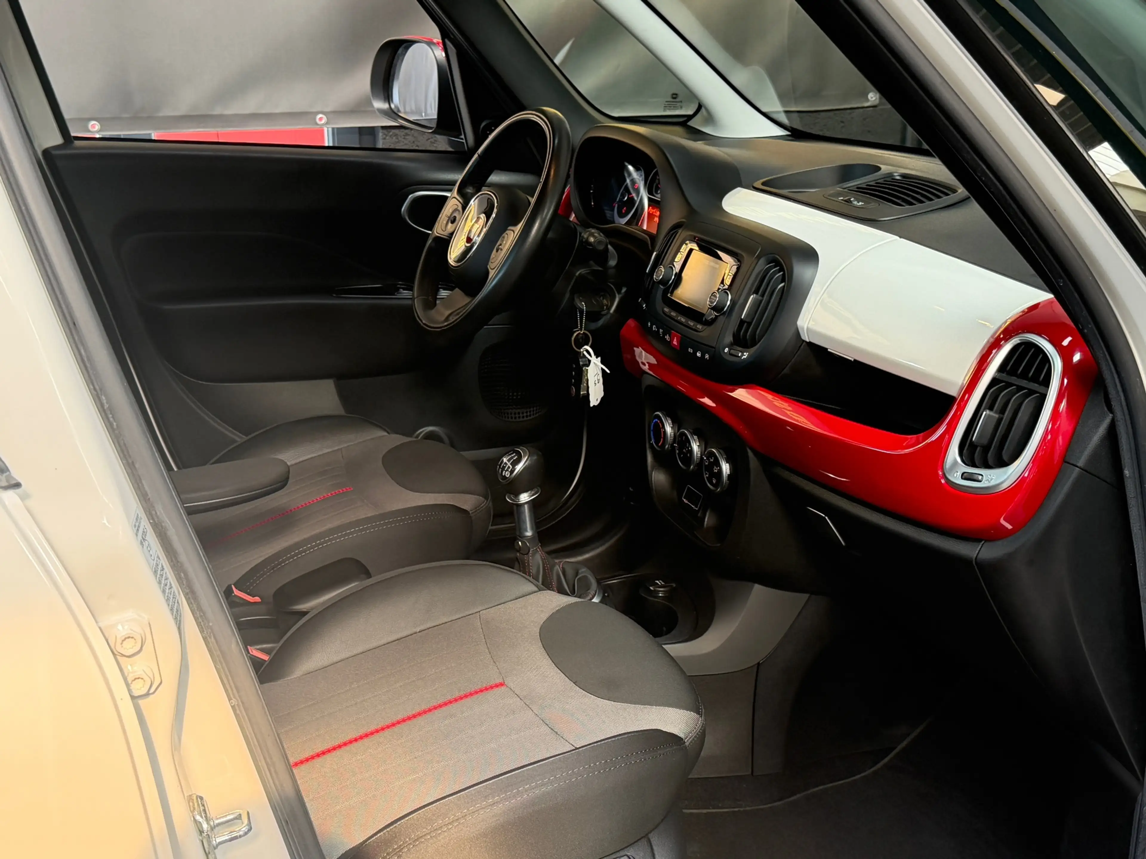 Fiat 500L 0.9 TwinAir Urban Edition | PDC | Airco | NL Auto — photo 29