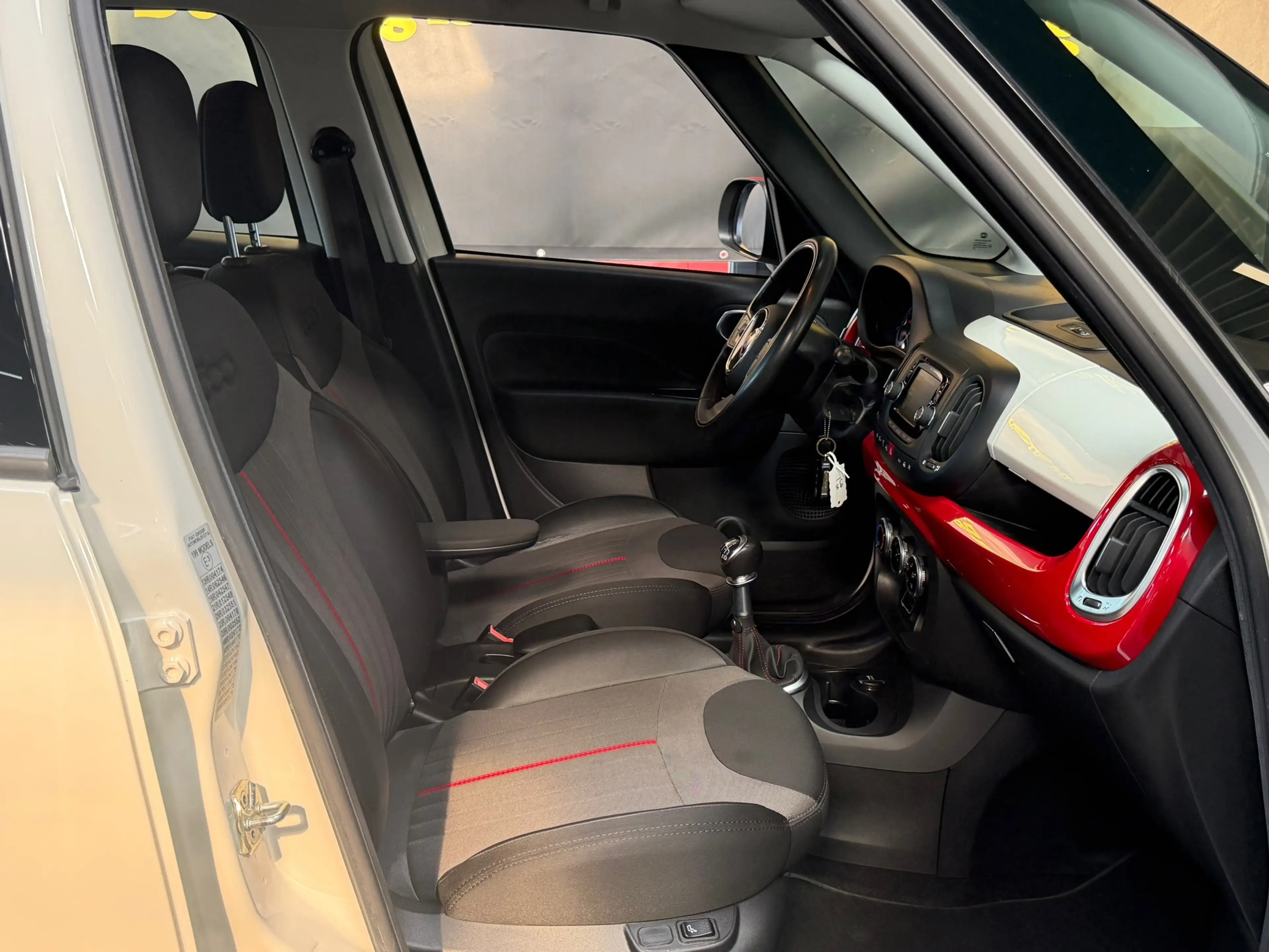 Fiat 500L 0.9 TwinAir Urban Edition | PDC | Airco | NL Auto — photo 30