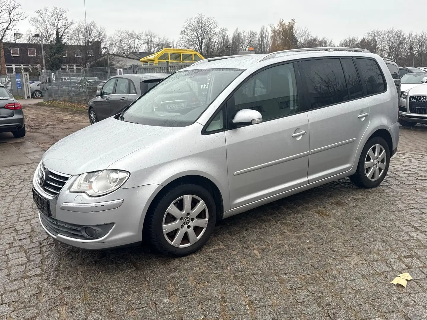 Volkswagen Touran 2.0 TDI Highline*DSG*Klima*Aluf*AHK* Silber - 2