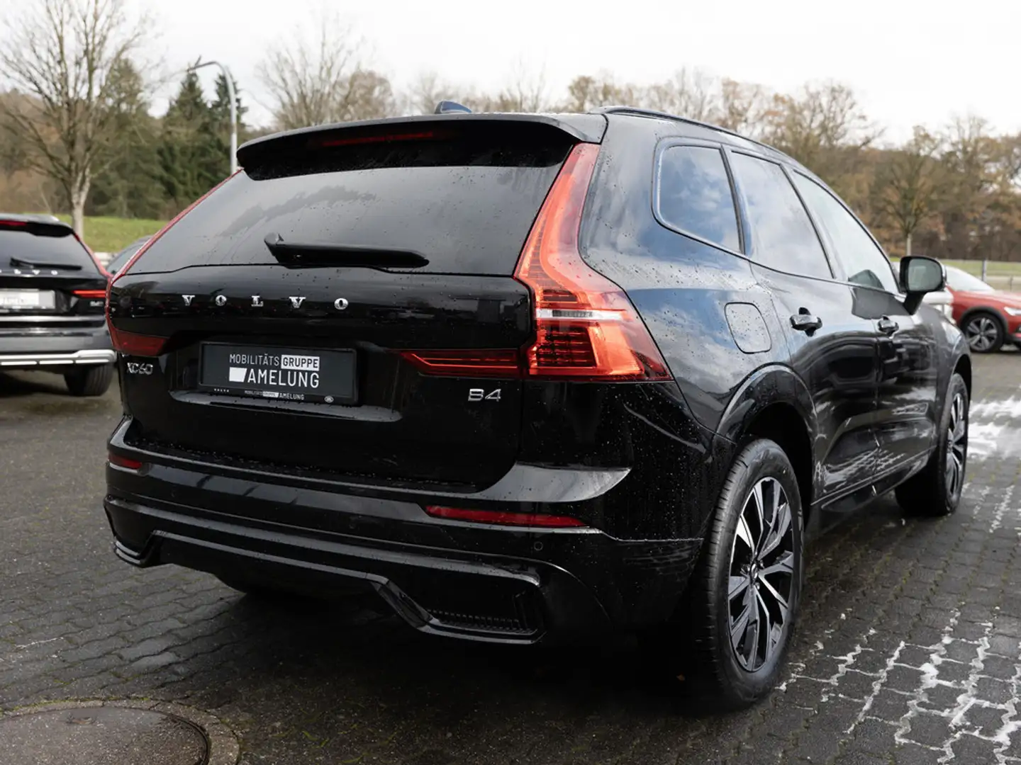 Volvo XC60 B4 Plus Dark 2WD KAMERA NAVI FACEL. LED Schwarz - 2