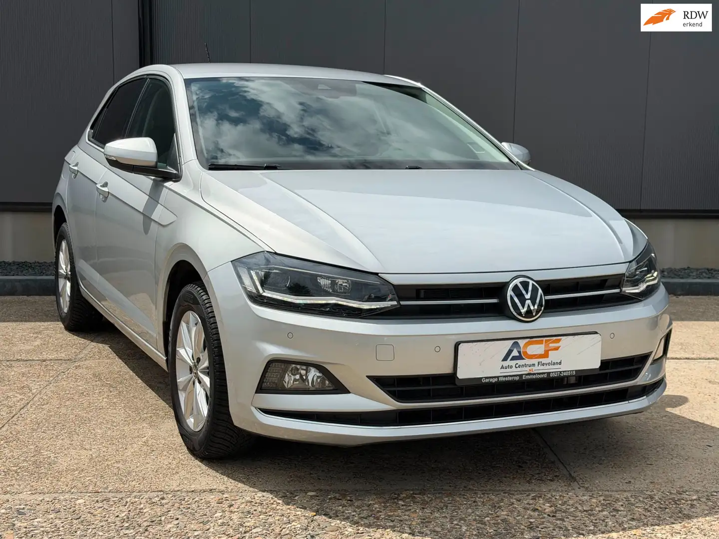 VOLKSWAGEN Polo