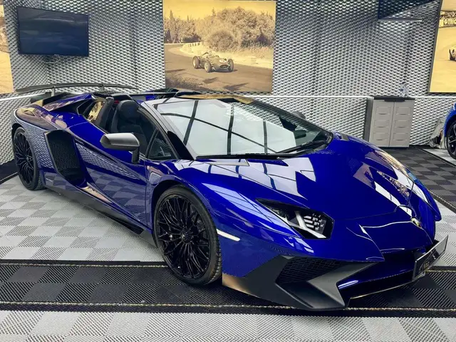 Lamborghini Aventador SV Roadster 1 of 500 Ad Personam