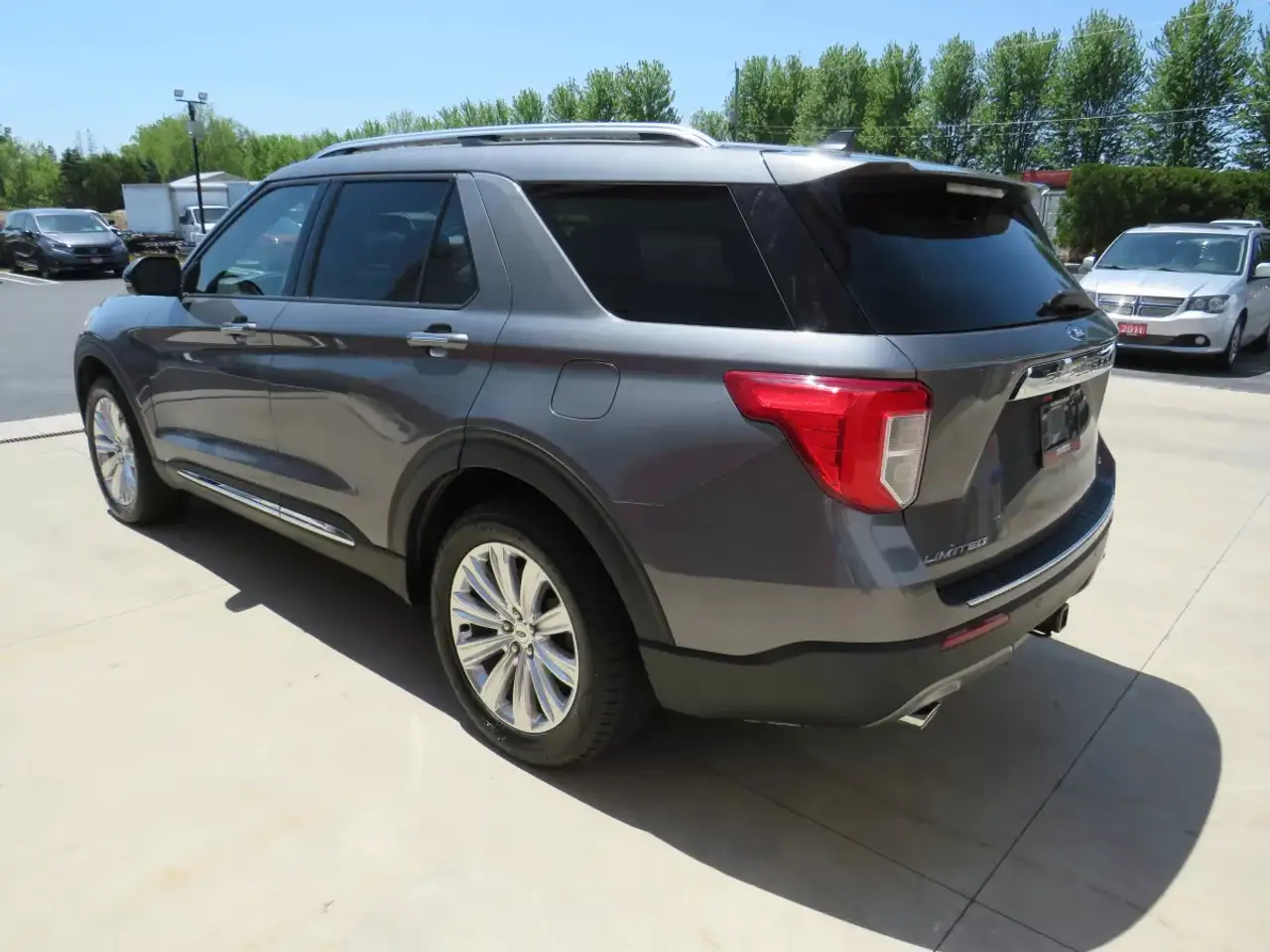 Ford Explorer снимка Ford Explorer