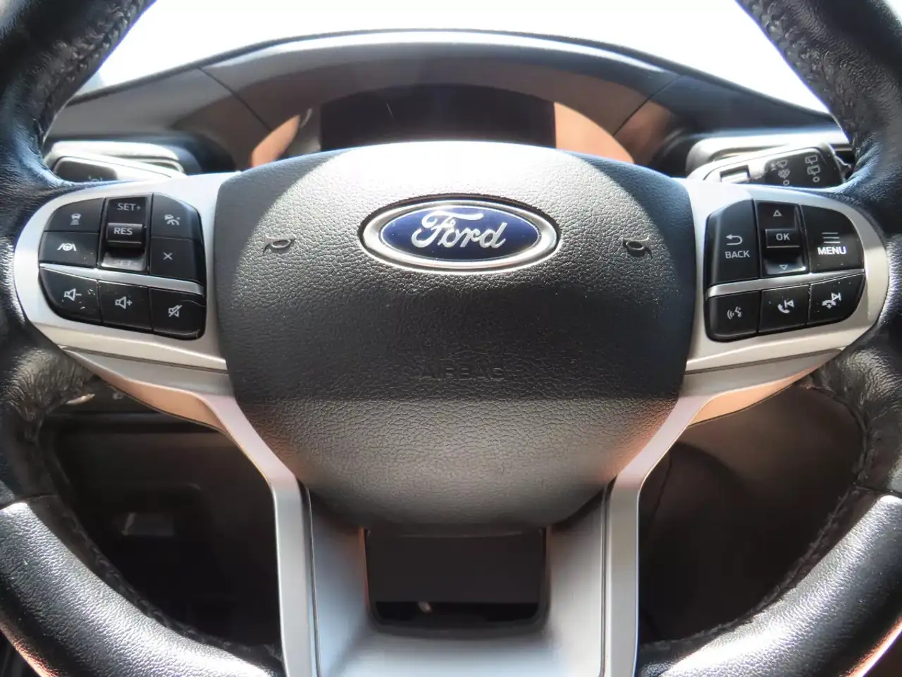 Ford Explorer снимка Ford Explorer