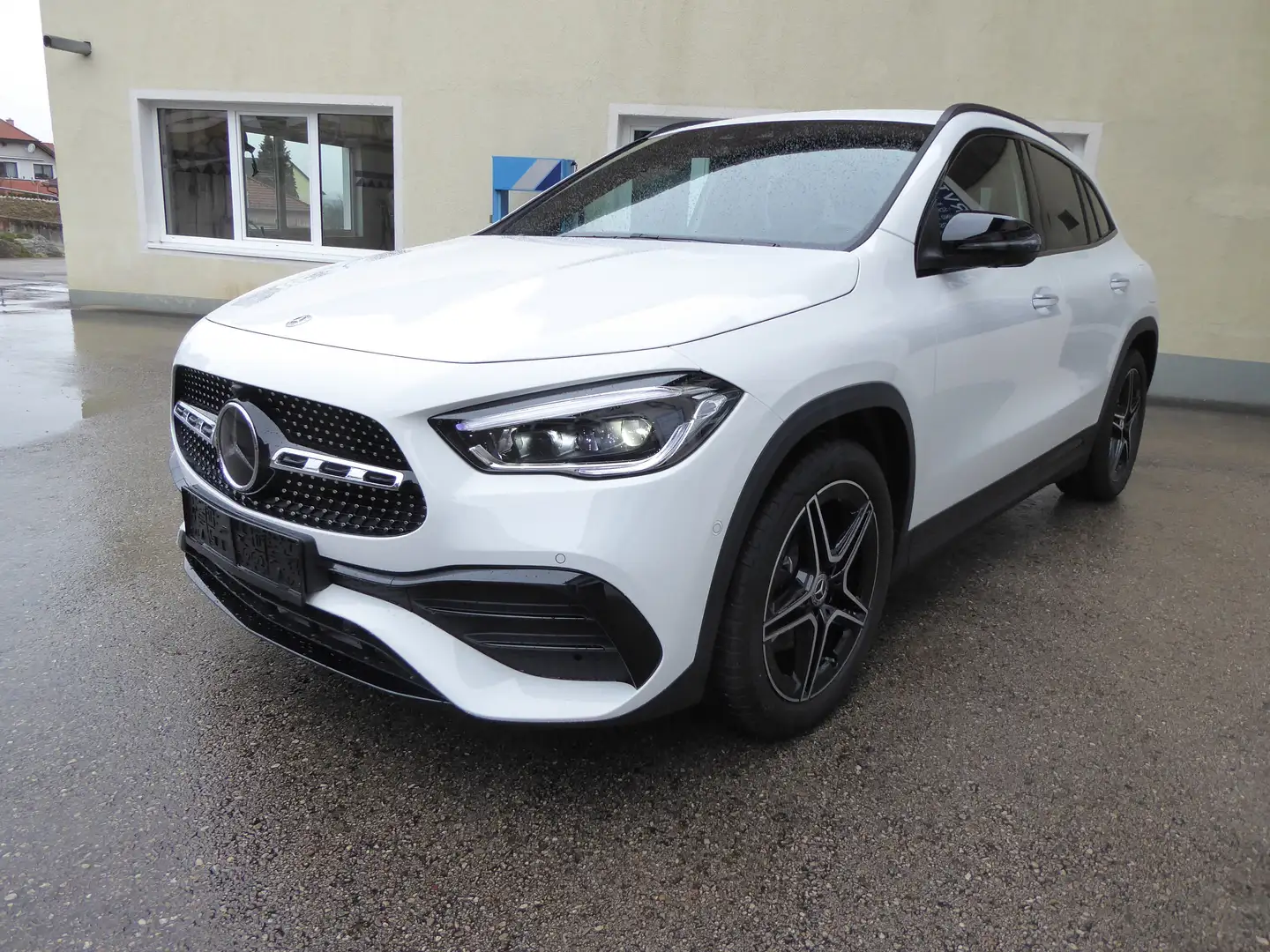 Mercedes-Benz GLA 200 GLA 200 d 4Matic (247.713) AMG Line Weiß - 1