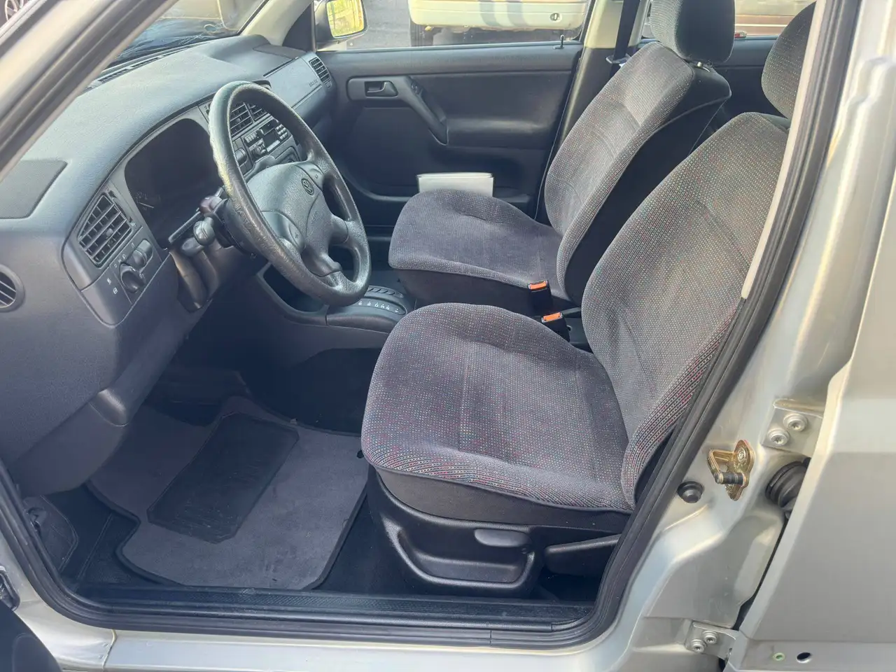 Volkswagen Golf III 1991 5p 1.8 GL 90cv auto cat., foto 9