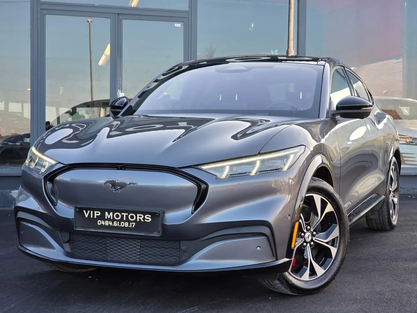 Ford Mustang Mach-E 99 kWh // AWD // Extended Range // First Edition Gris - 2