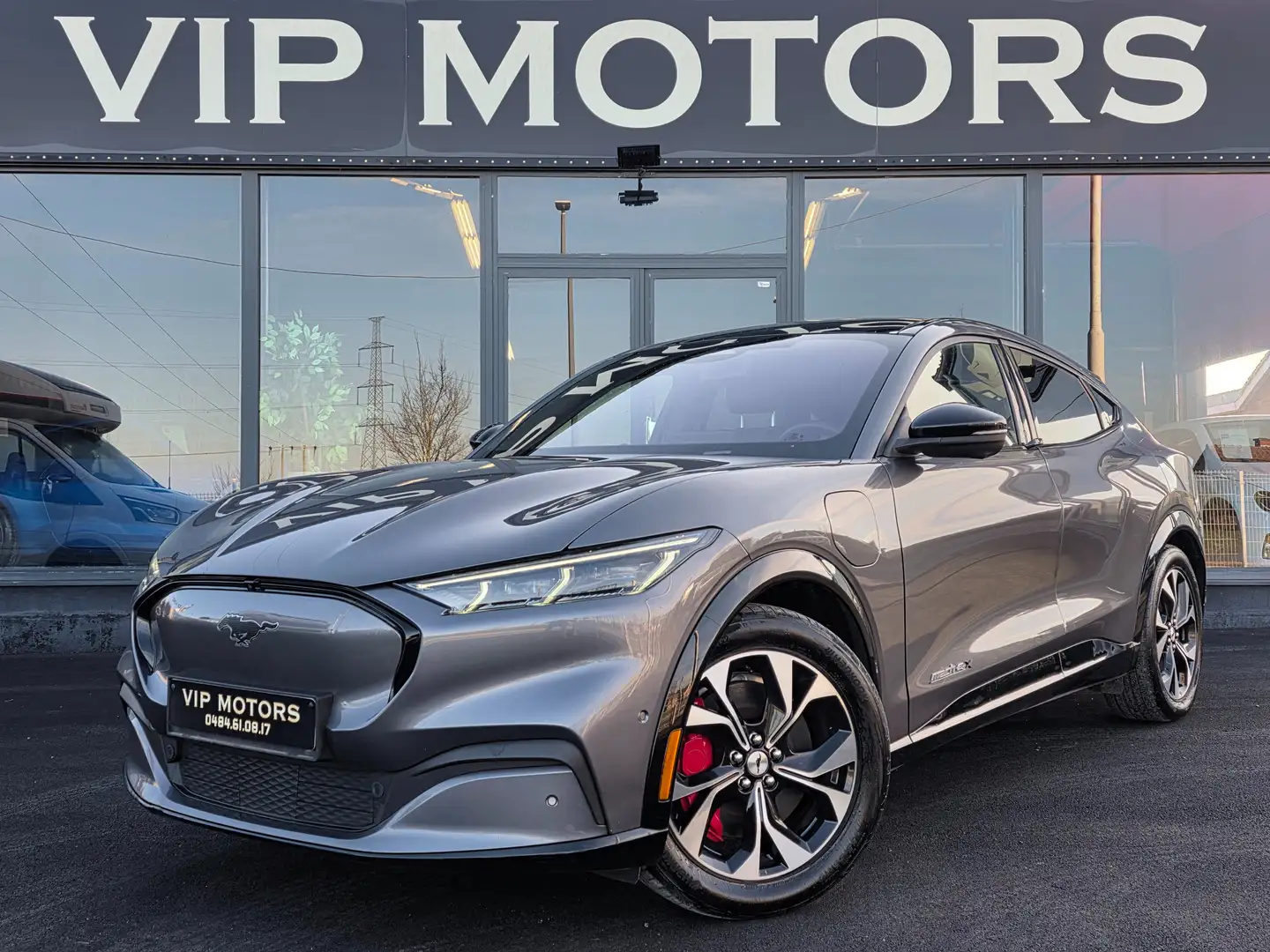 Ford Mustang Mach-E 99 kWh // AWD // Extended Range // First Edition Gris - 1