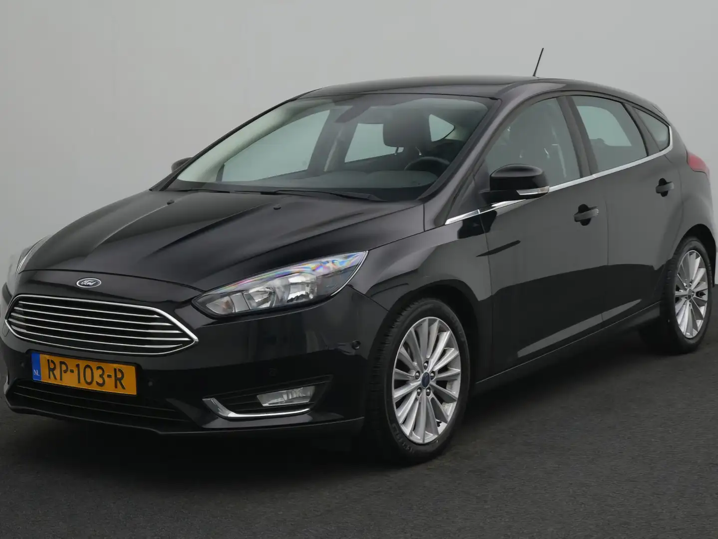 Ford Focus Focus 1.0 Ecoboost Titanium Dealer Onderhouden Zwart - 1