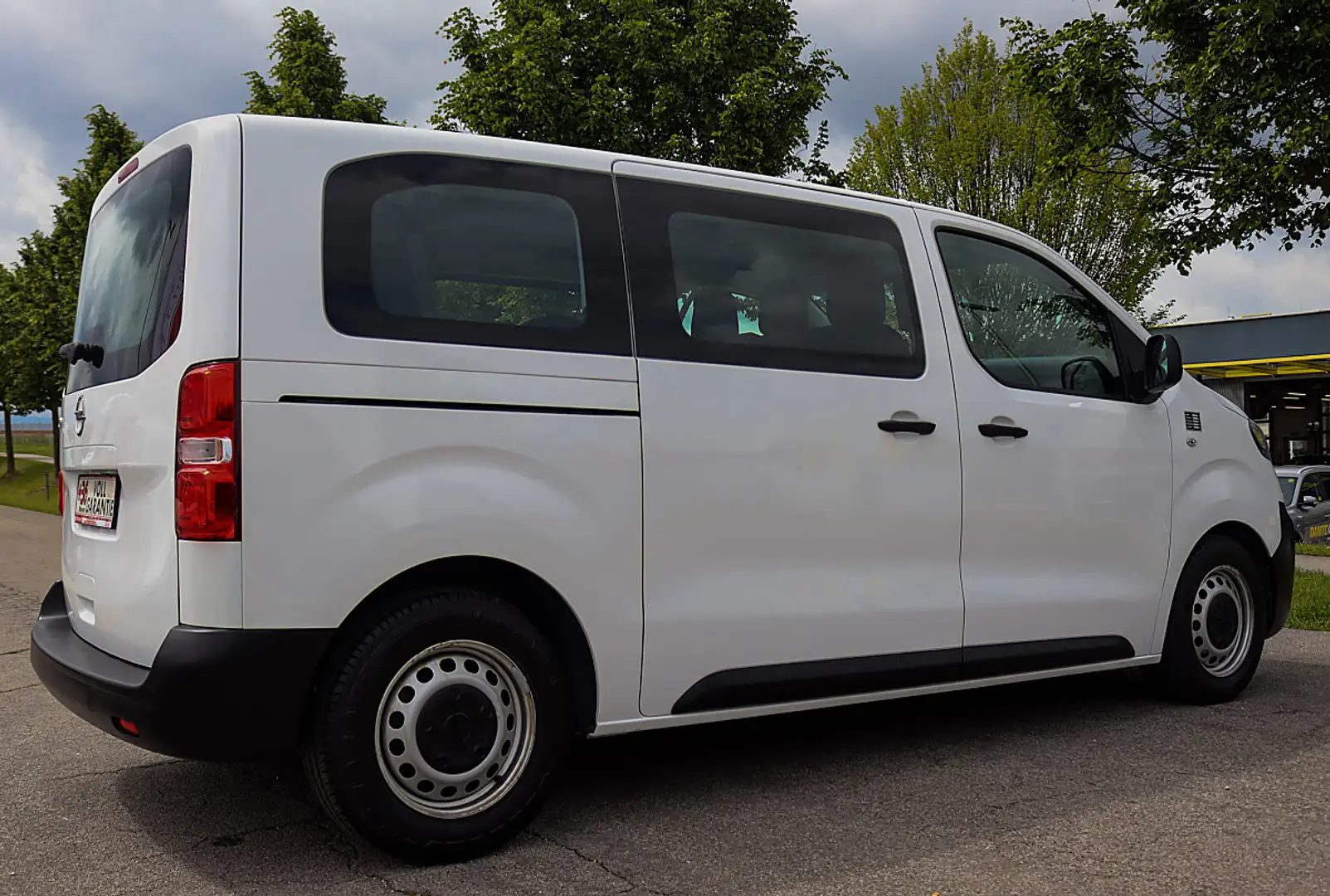 Opel Vivaro Kombi 2,0D netto 17.400.- 9SITZE Weiß - 2