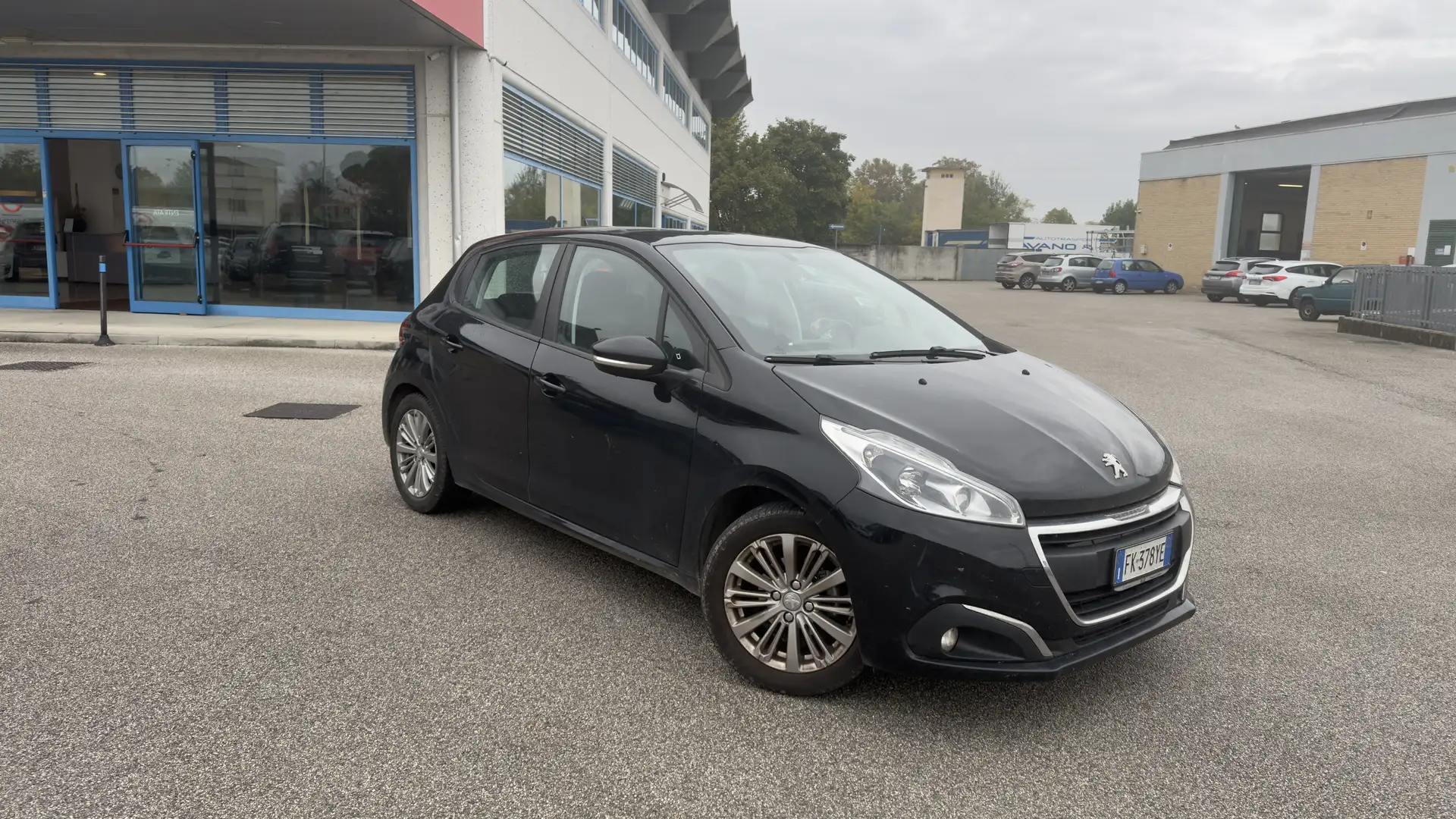 Peugeot 208 208 I 2015 5p 1.2 puretech Active 82cv Noir - 2