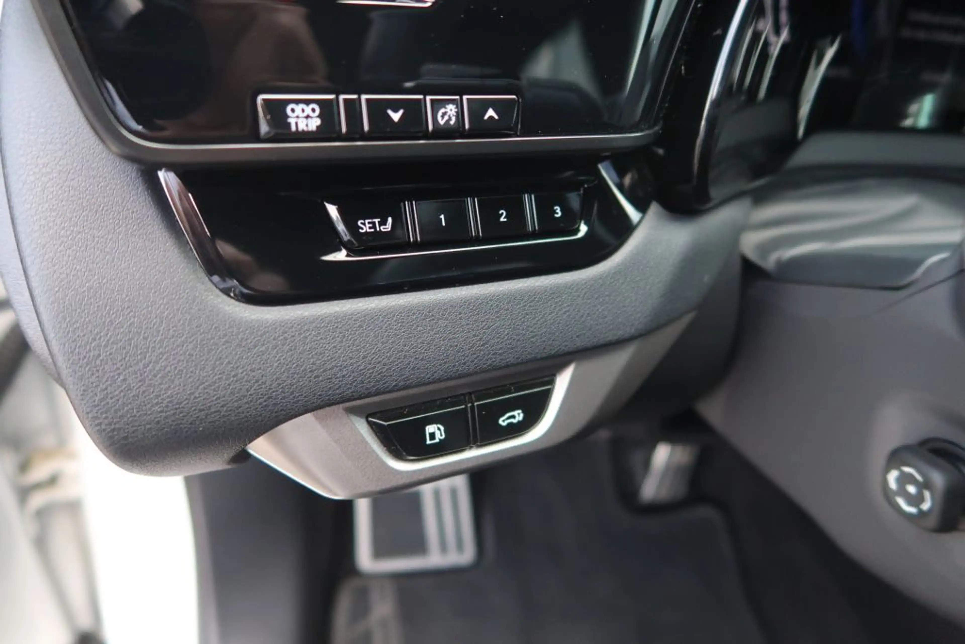 Lexus RX 500h (hybrid) F SPORT+ Interieur Paket+Panoramadach — photo 13