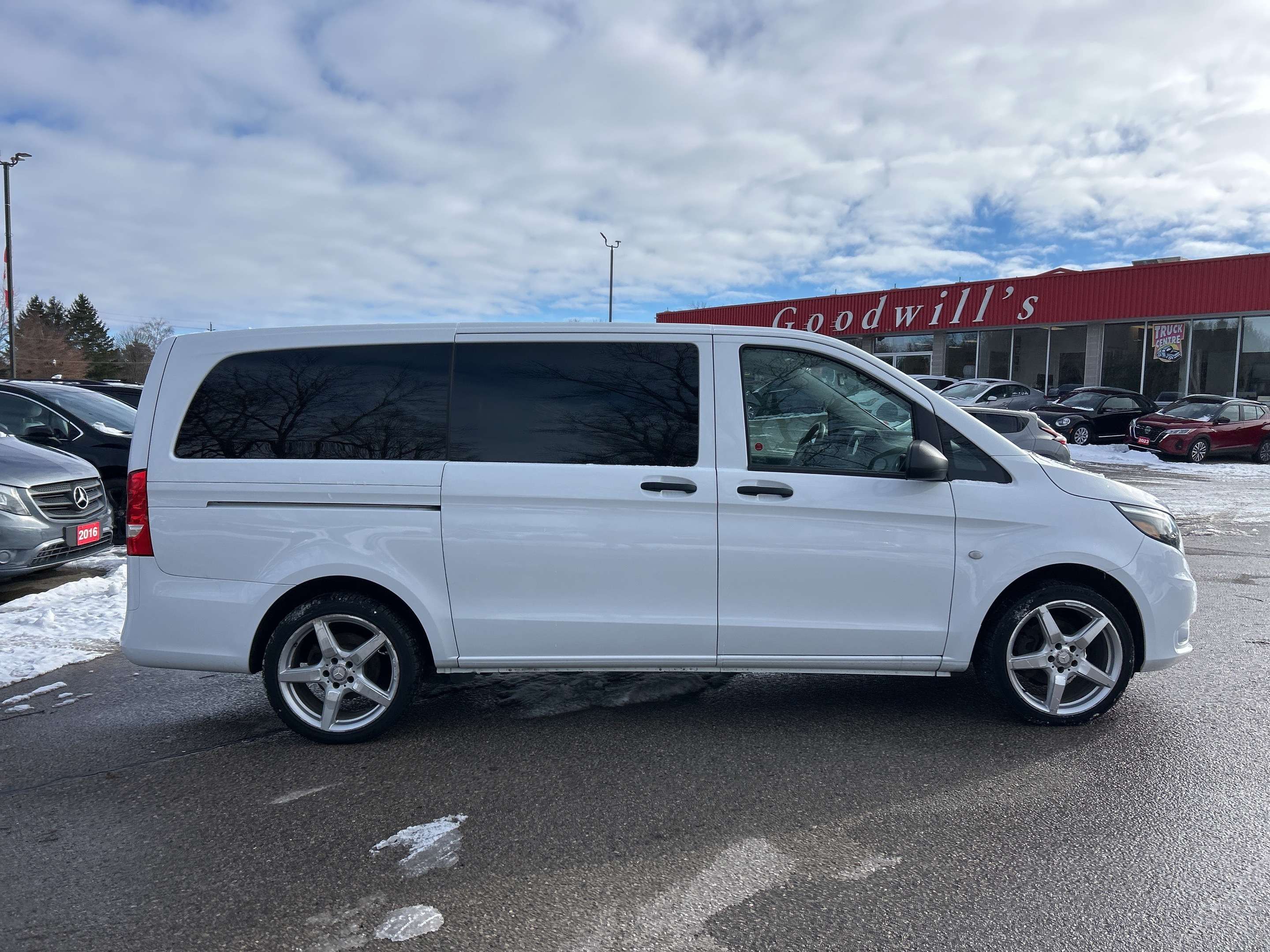 2022 Mercedes-Benz Metris Passenger Van