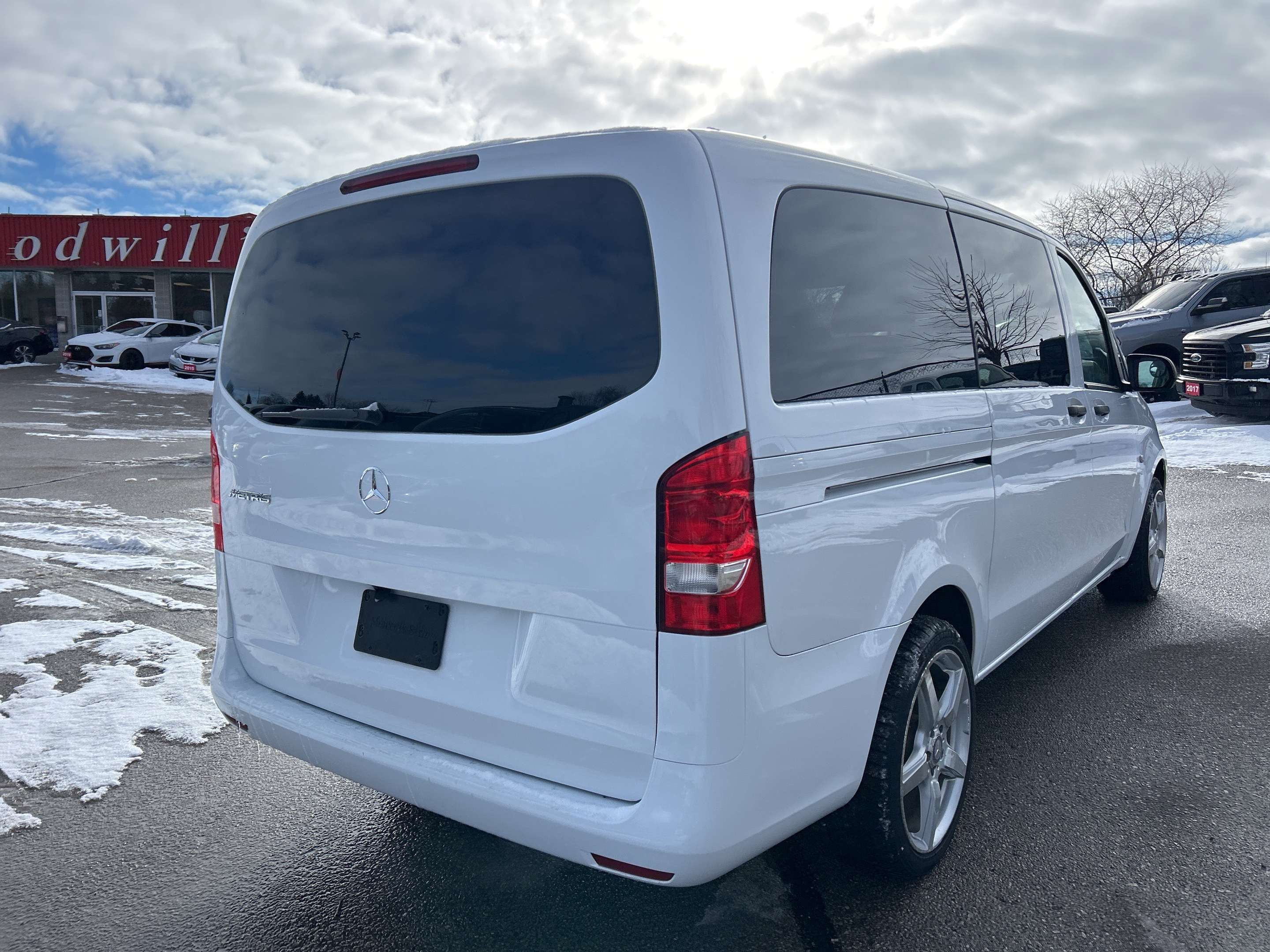 2022 Mercedes-Benz Metris Passenger Van