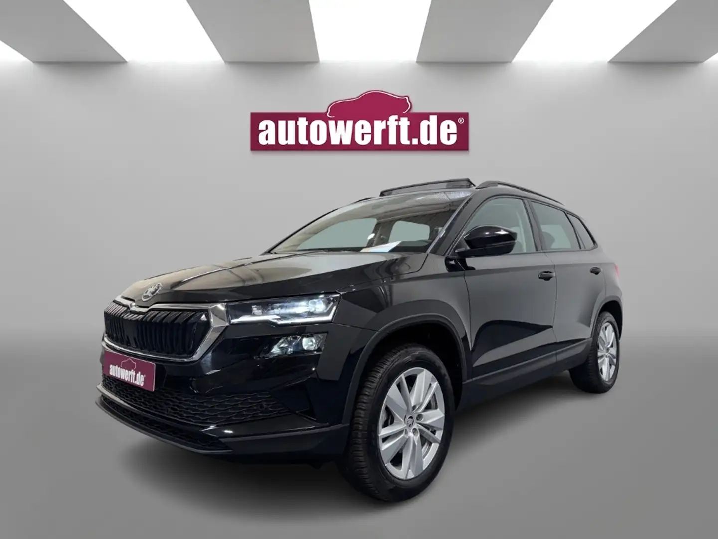 Skoda Karoq 2.0 TDI 4x4 DSG ELEGANCE PANO AHK LED CAM NAVI VIR Schwarz - 1