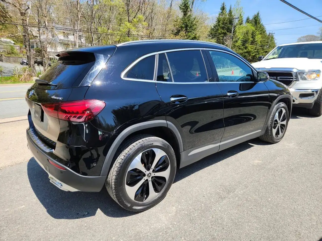 Mercedes-Benz GLA снимка Mercedes-Benz GLA