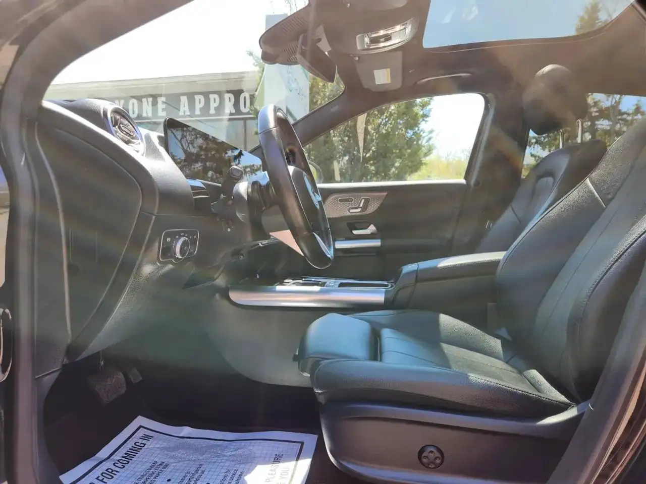 Mercedes-Benz GLA снимка Mercedes-Benz GLA