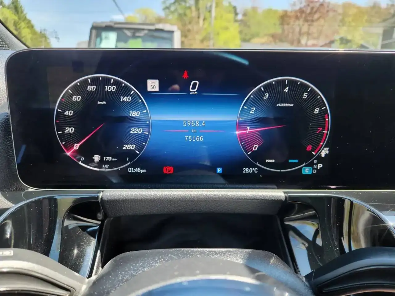 Mercedes-Benz GLA снимка Mercedes-Benz GLA