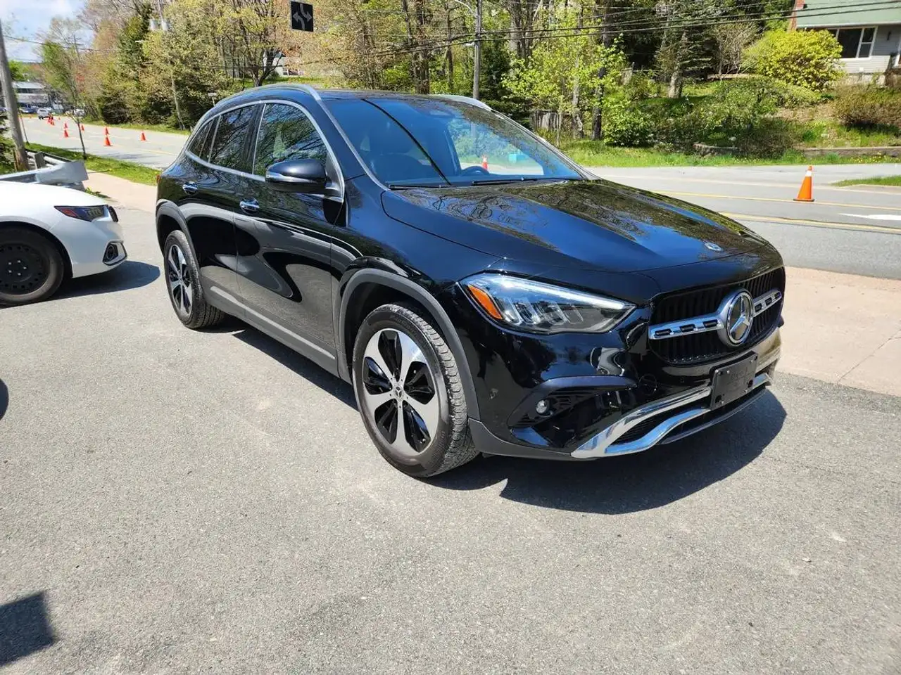 Mercedes-Benz GLA снимка Mercedes-Benz GLA