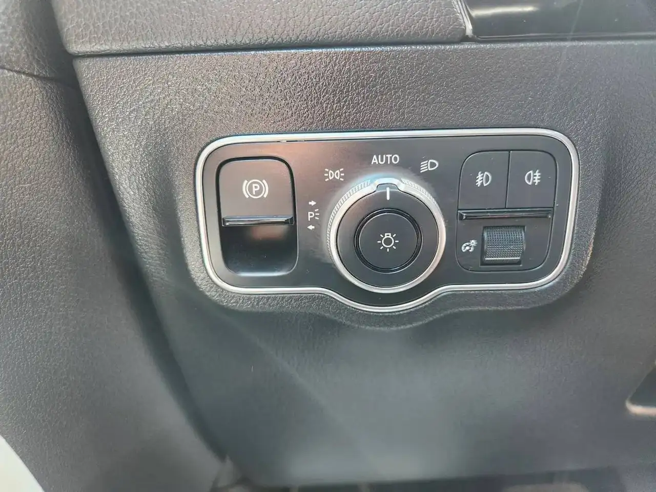 Mercedes-Benz GLA снимка Mercedes-Benz GLA