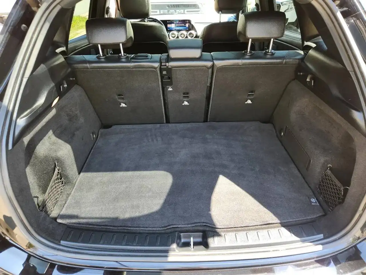 Mercedes-Benz GLA снимка Mercedes-Benz GLA