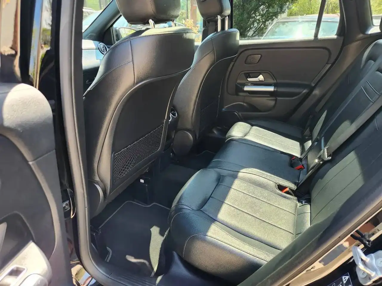 Mercedes-Benz GLA снимка Mercedes-Benz GLA