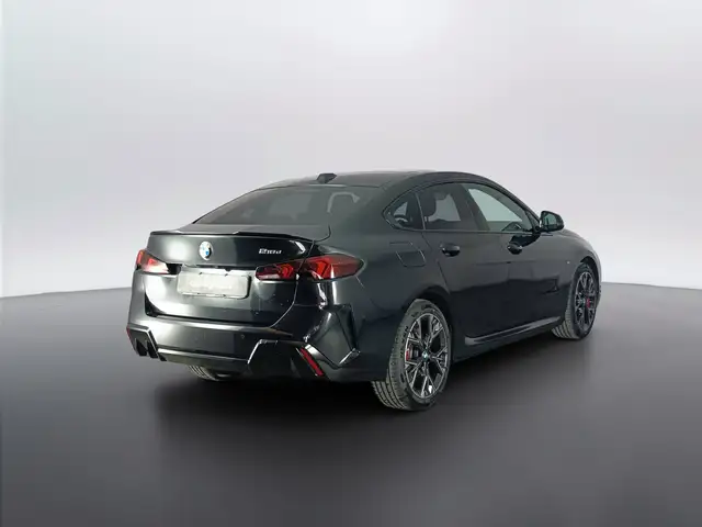 BMW 2 Series view 4