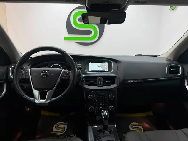 Volvo V40 view 10