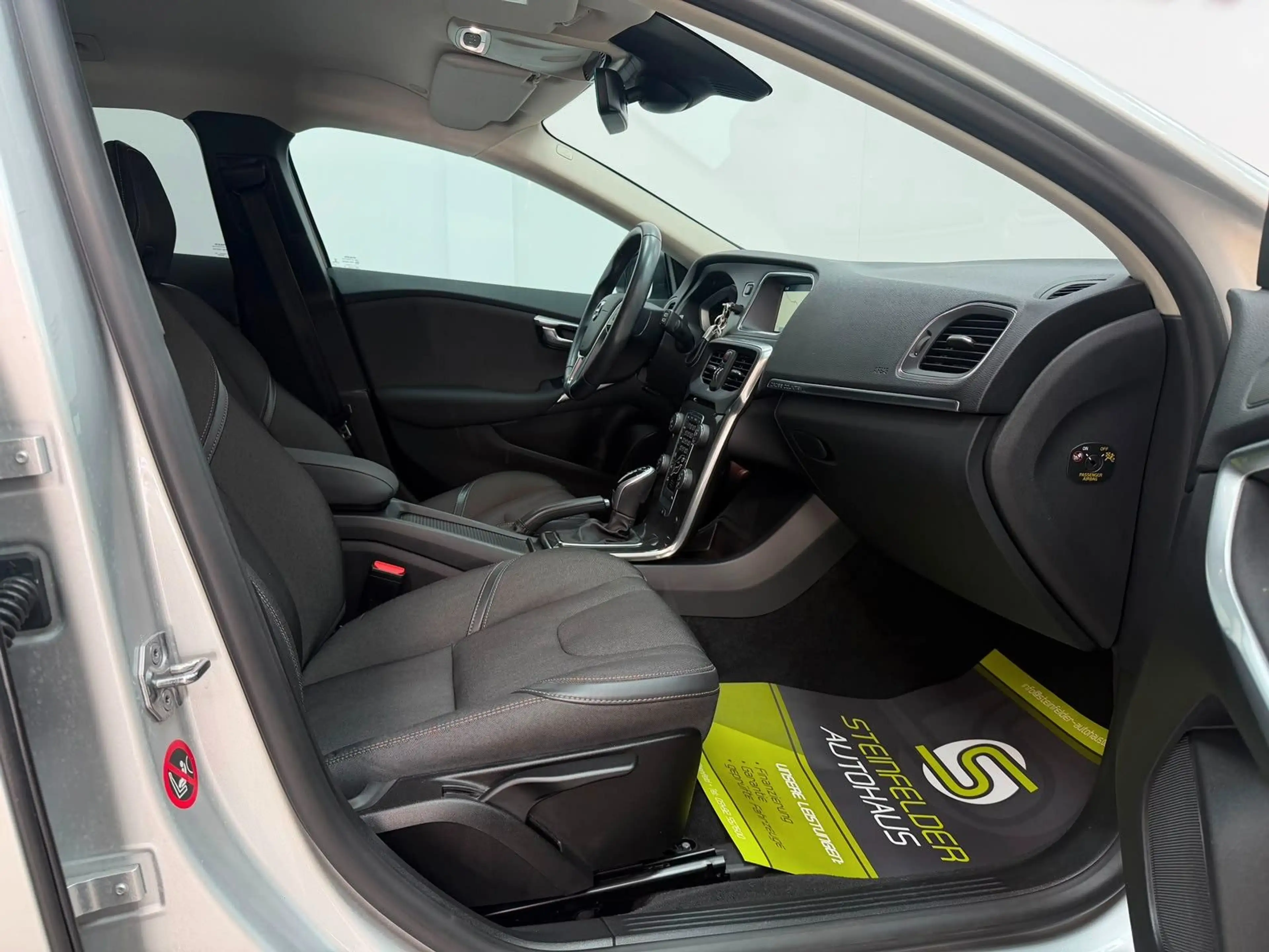 Volvo V40 Cross SHZ/TEMPO/NAVI/FREISPRECH — photo 15