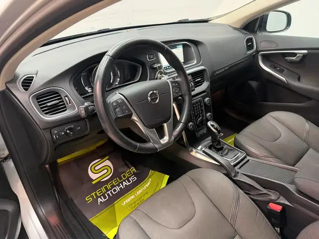 Volvo V40 view 9