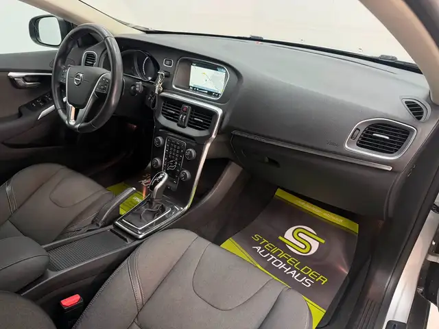 Volvo V40 view 13