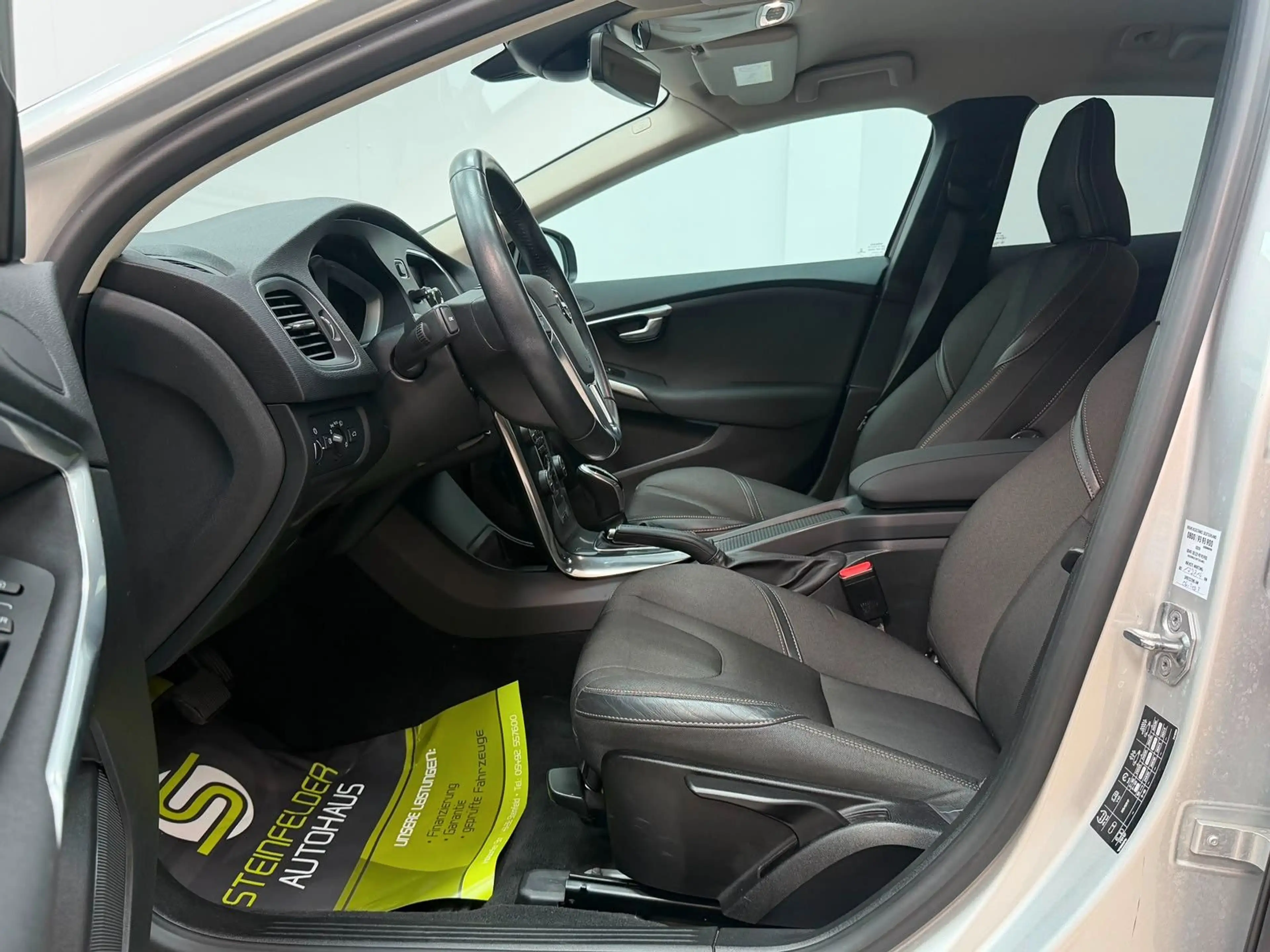 Volvo V40 Cross SHZ/TEMPO/NAVI/FREISPRECH — photo 14