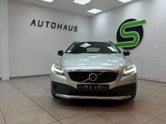 Volvo V40 view 2