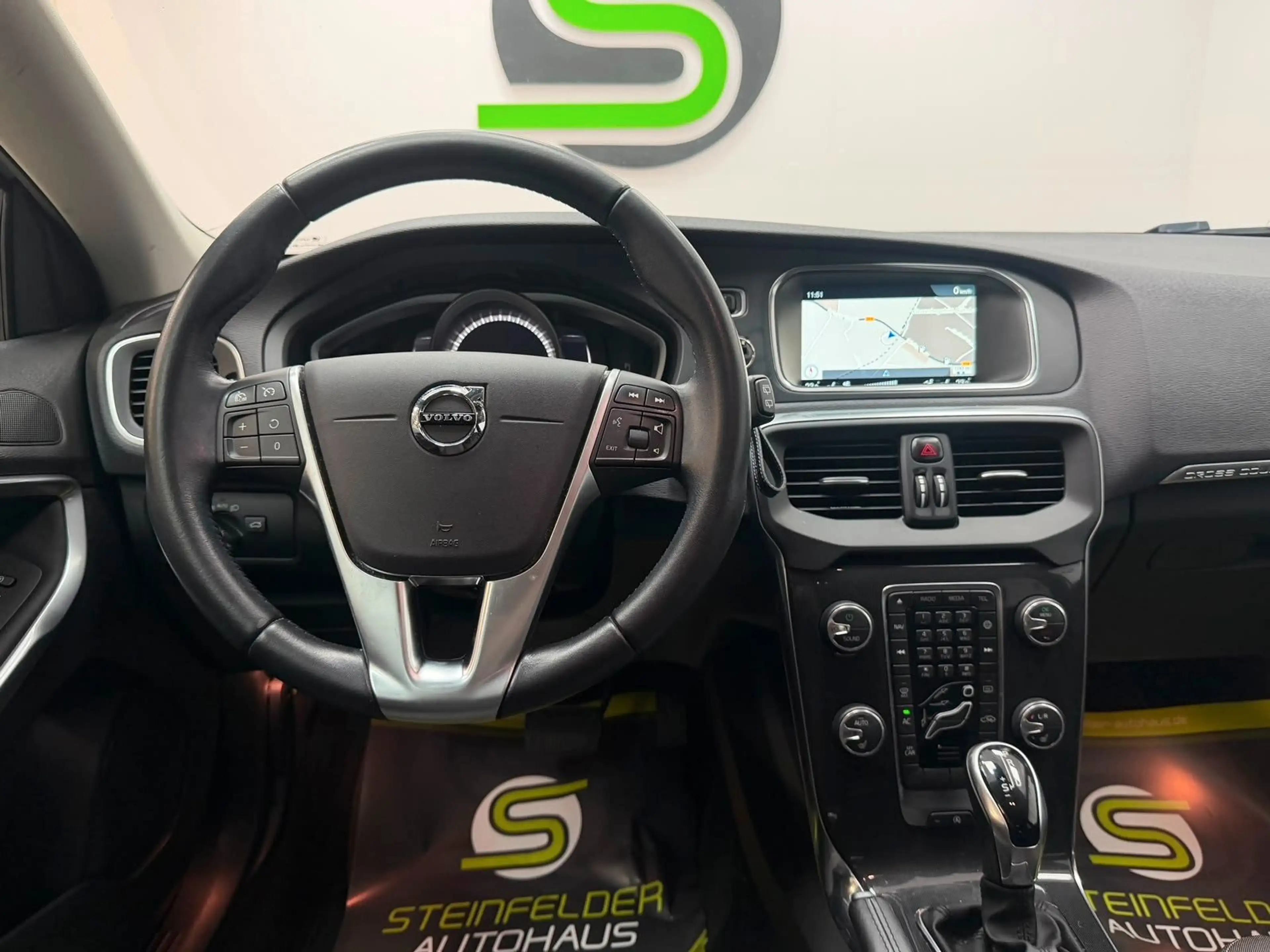 Volvo V40 Cross SHZ/TEMPO/NAVI/FREISPRECH — photo 11