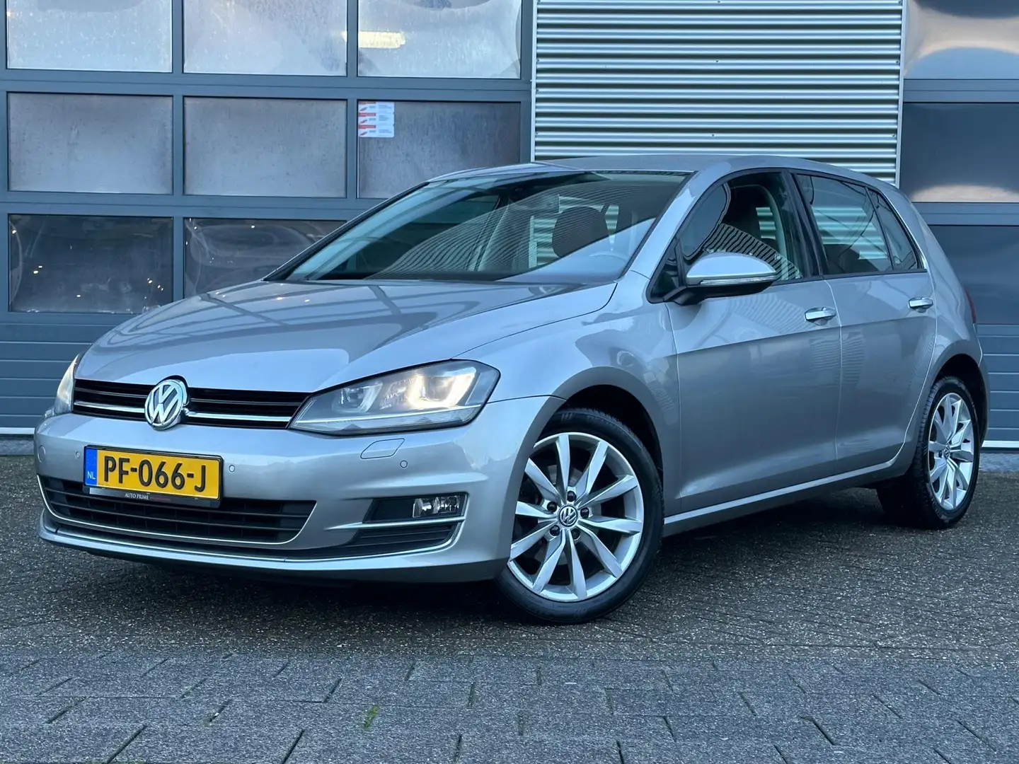 Volkswagen Golf 1.4 TSI Highline | CRUISECR | Climate | PDC | LED Grau - 1