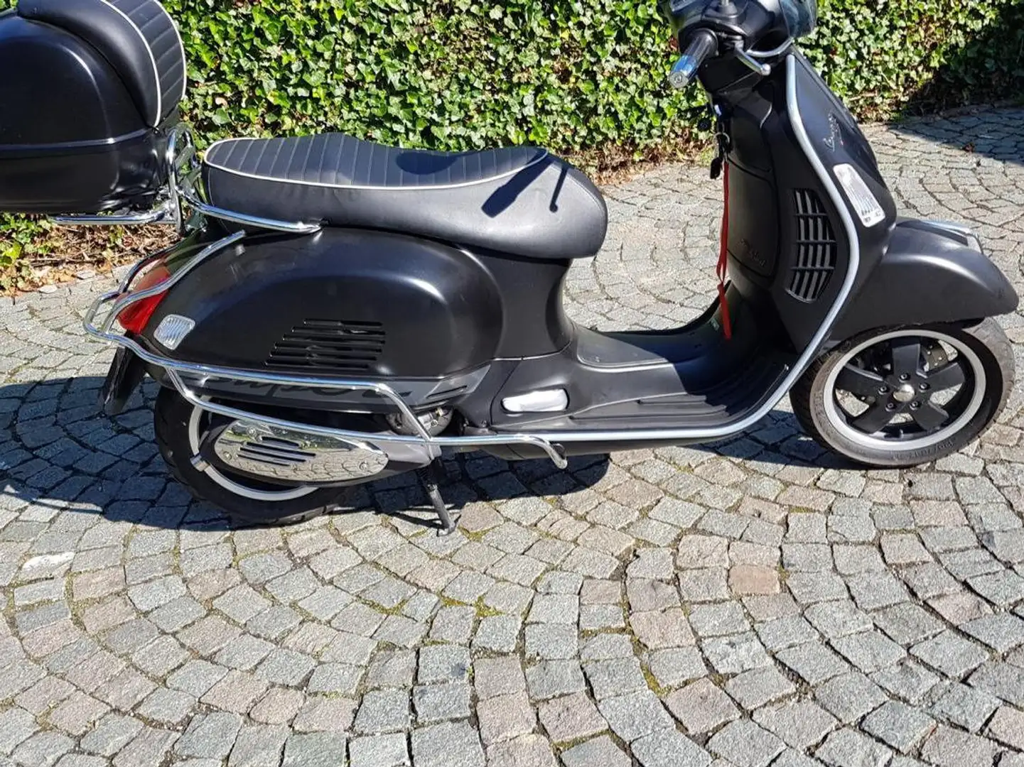 Vespa GTS 300 Siyah - 2