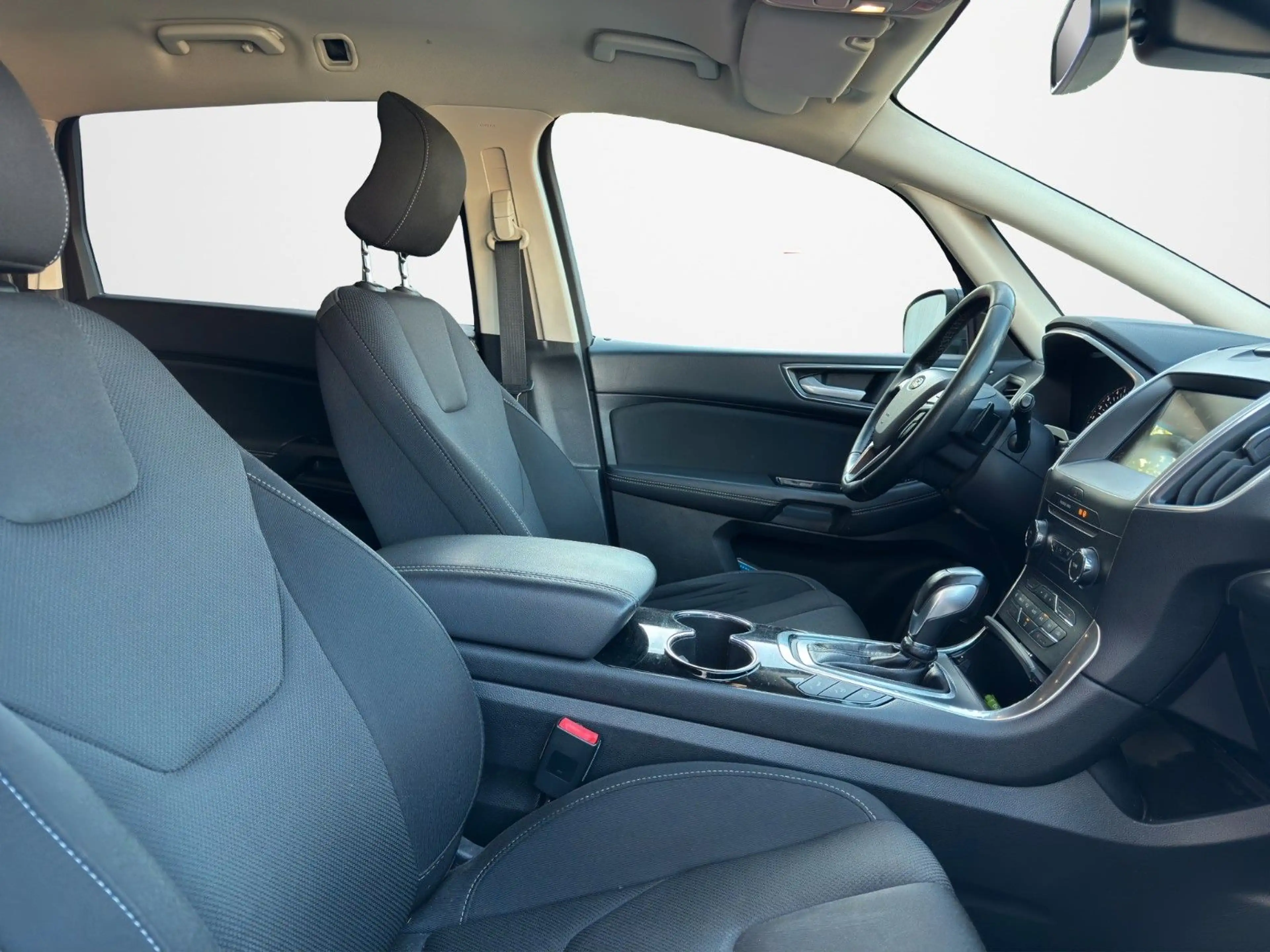 Ford S-Max Titanium Auto.M 7 SITZE SHZ KLIMA AHK LED — photo 13
