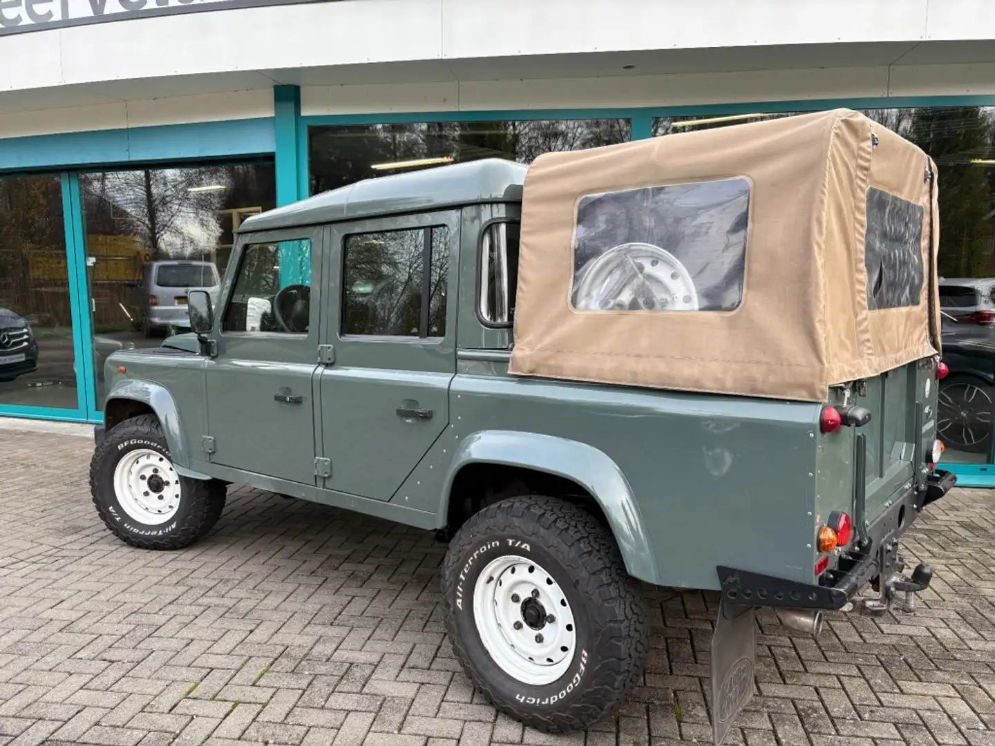 Land Rover Defender 2.2D 110 E CREW CAB 4x4 5-Pers, LED, Airco, TrHaak Зелёный - 2