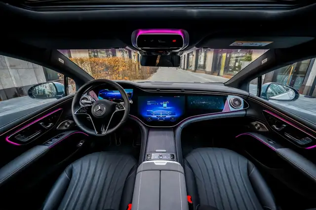 Mercedes-Benz Eqs view 12