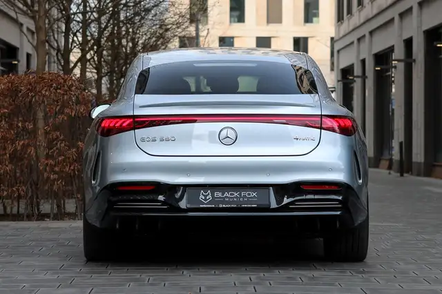 Mercedes-Benz Eqs view 8