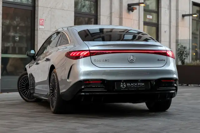 Mercedes-Benz Eqs view 9