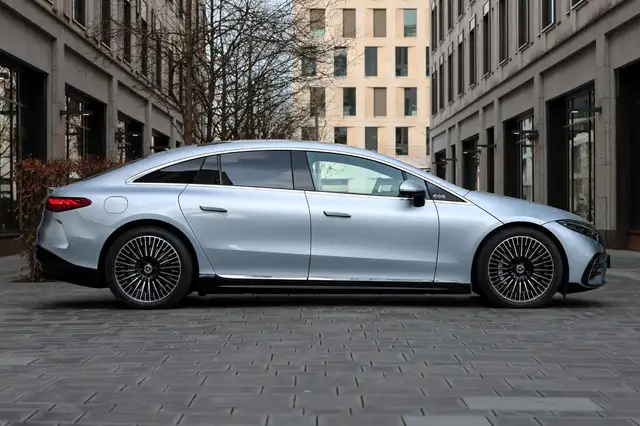 Mercedes-Benz Eqs view 5